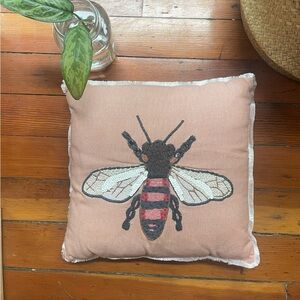 🍓3/$20🍓 Bee Throw Pillow